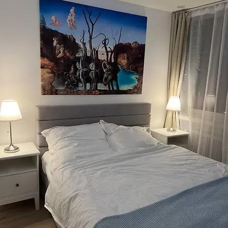 Lovely Flat Relax Near Center شقة *